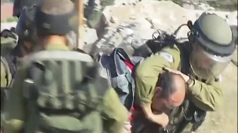 voila les crimes contre humanité commise par des soldats sionistes de Apartheid israélienne