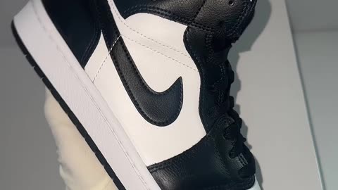 Some fresh jordan mids 🔌