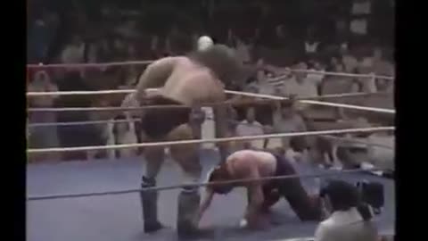 BRUISER BRODY VS TEXAS RED (AKA THE UNDERTAKER)