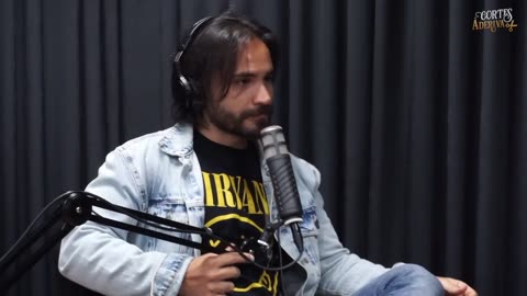 Convidado mostra armas afiadas e acaba se cortando À Deriva Cortes