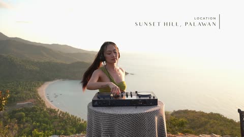 Minimal Techno, Tech House, Commercial Vocals Mix with Arra Azura in Palawan