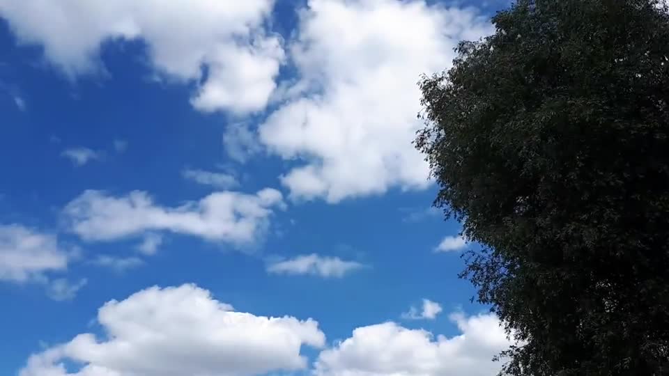 Himmel in Berlin am 2. Juni 2022 etwa 15 Uhr