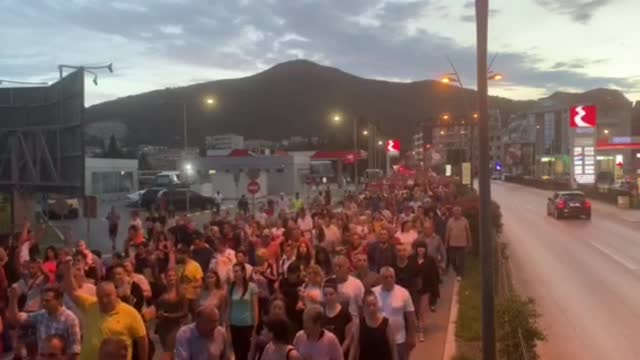 litija ulicama Budve zbog usvajanja Zakona o slobodi vjeroispovijesti