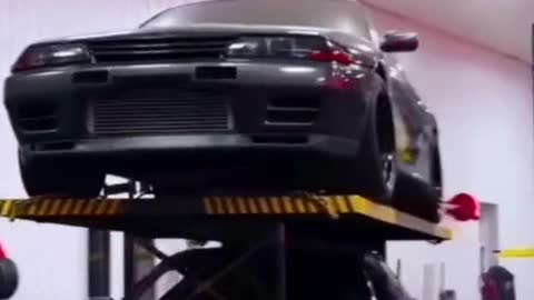 Car's carrying capacity is too strong. Car repair and auto repair.