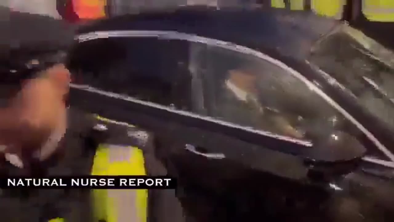 🚨 The Brits chase after Bill Gates and call him a murderer while chanting "ARREST Bill Gates!