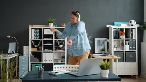 Men funny dance 🤣🤪