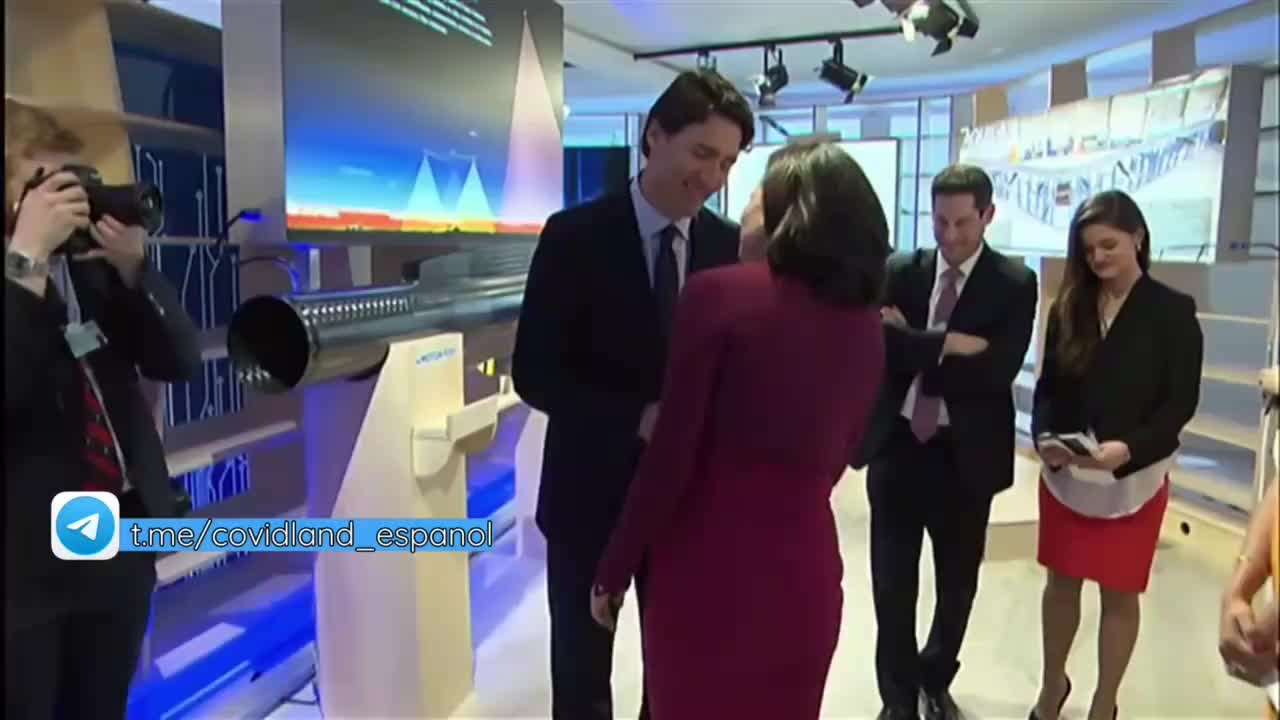 Puppet Trudeau 🧐 - Davos 2016