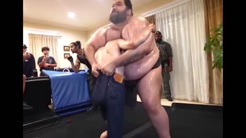 Predator Vs Sumo Wrestler.. Real Fight!