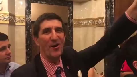 Maradona u hotelu, Mate Lončar mu šalje puse