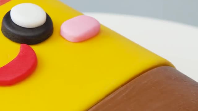 Cake cutting hyper realistic illusions