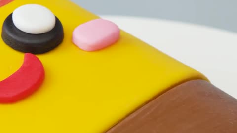 Cake cutting hyper realistic illusions