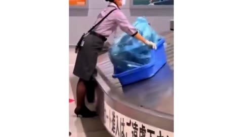 Airport Staff Across the Globe, How Your Luggage is Handled Differently https://youtu.be/IrjexSLNKy4