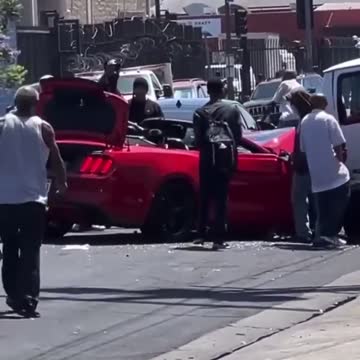 Car In LA Gets LOOTED After Crash