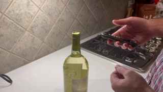 How to open a bottle of wine