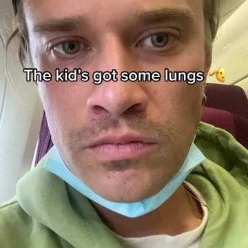 Beba nije prestala plakati za vrijeme leta od 29 sati.