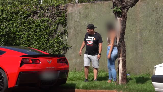 Testando mulher interesseira com Corvette