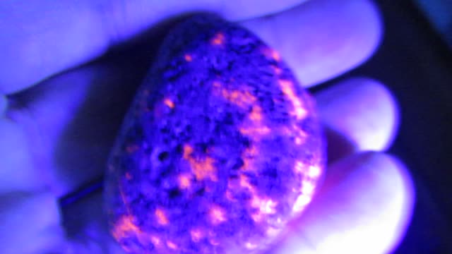 Yooperlites Glowing Rocks from Lake Superior