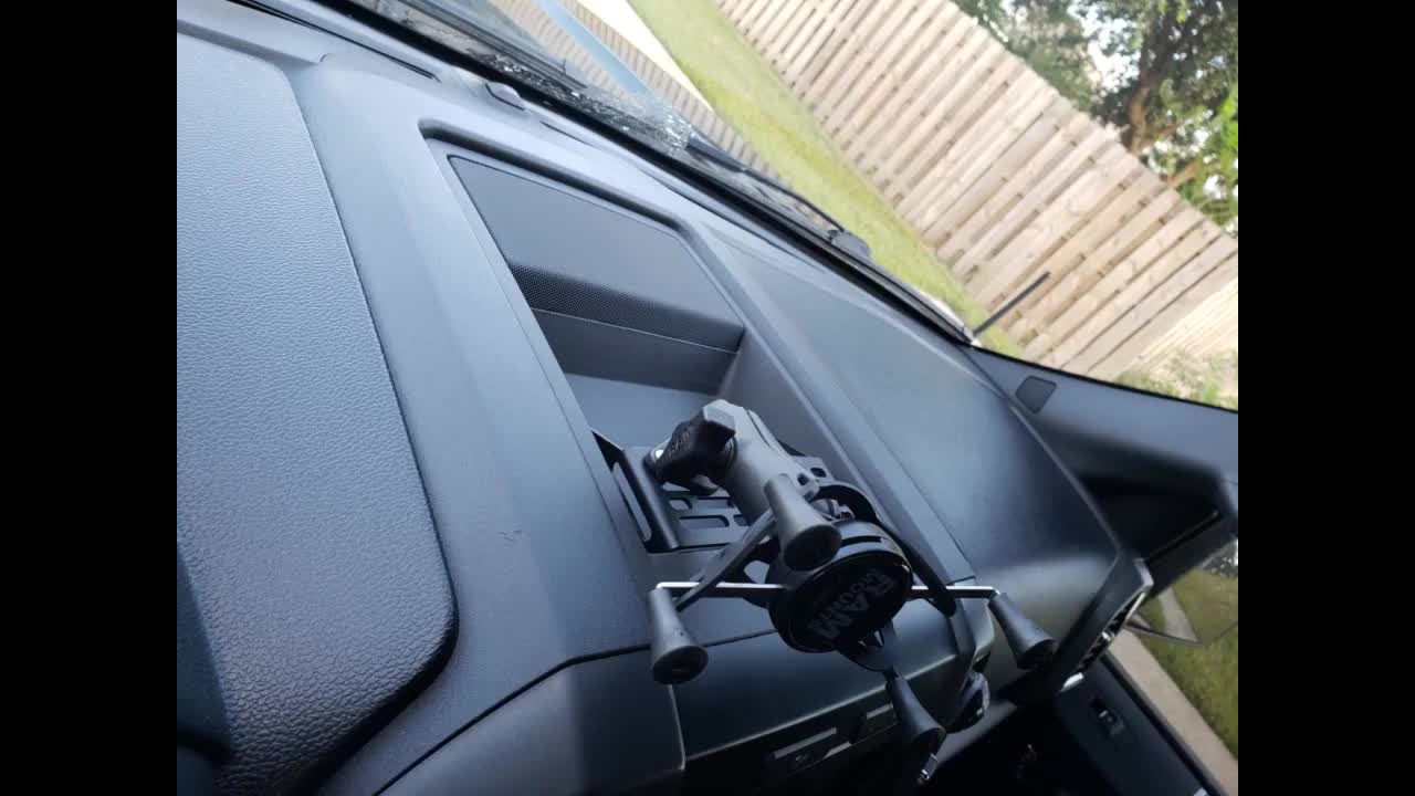 Review: RAM Mounts X-Grip Large Phone Mount with Diamond Base RAM-B-102-UN10U with Medium Arm