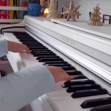 blind piano playing