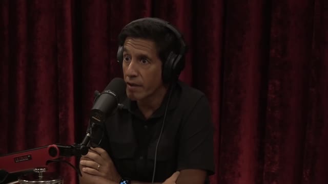 Joe Rogan Talks Gain of Function Wuhan Lab With Dr. Sanjay Gupta