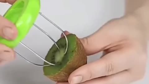 Effiecient Kiwi Peeler