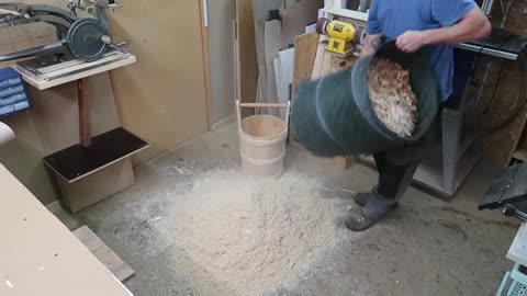 Making a bucket completely from wood