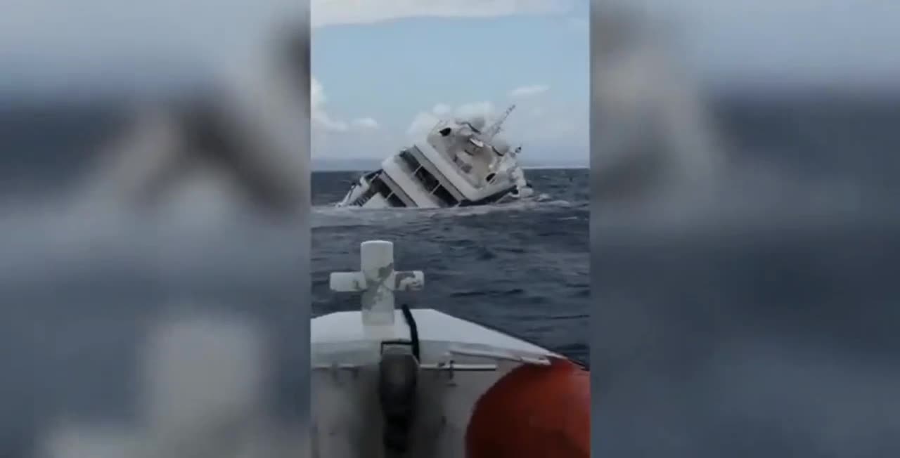 40-meter yacht sinks