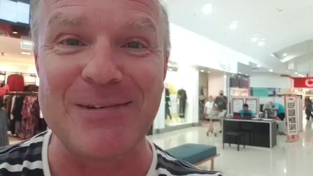 Einkaufen und am medizinischen Versuch teilnehmen❗Oh, und Kerl auf Frauentoilette 🙄 Nicht ich❗