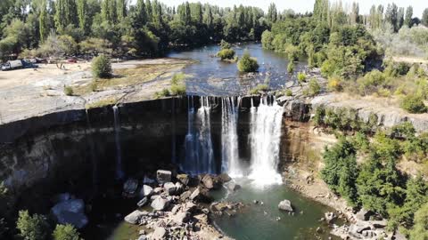 Clip of beautiful waterfalls part 2, please watch them look, so beautiful