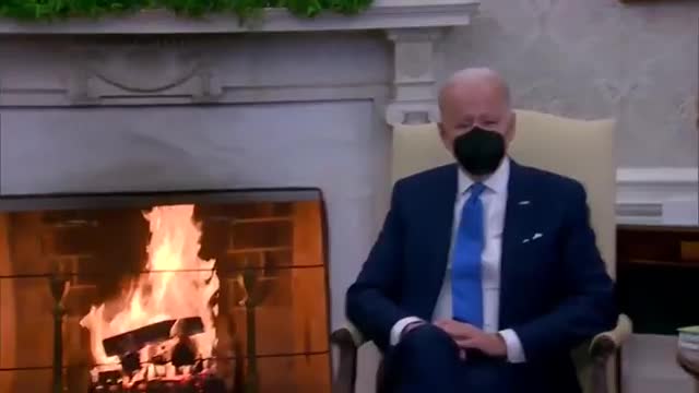 Biden staff drown out reporters for diaper change