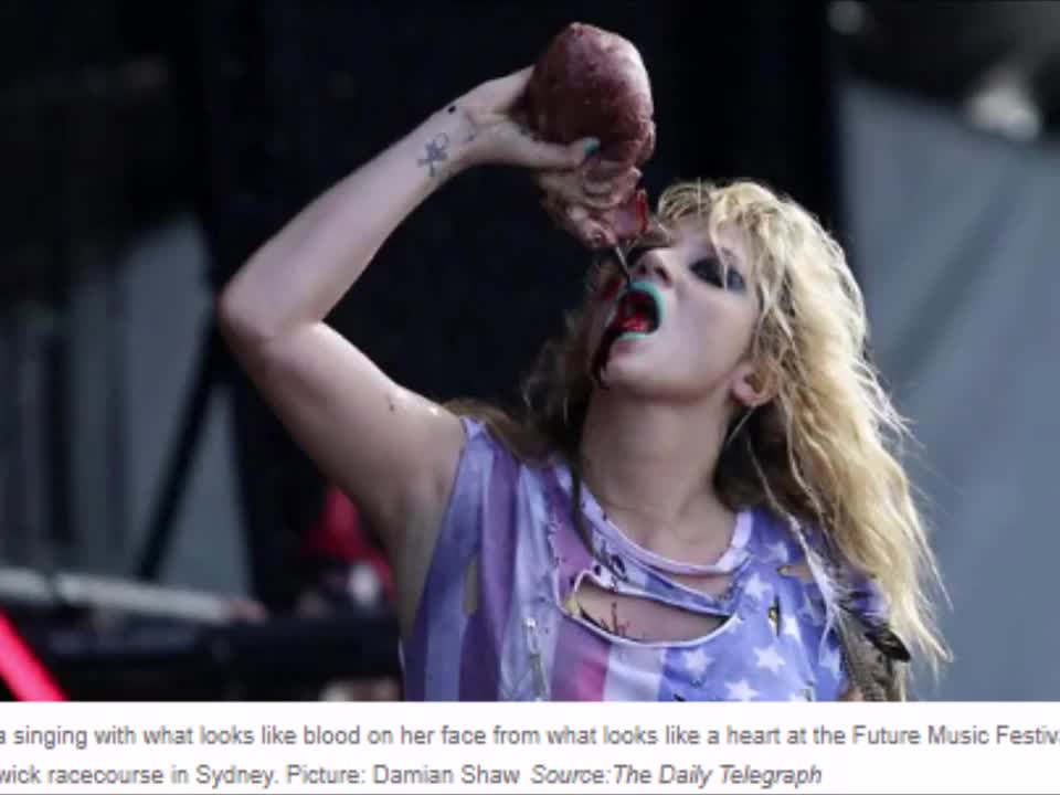 Ke$ha Drinks Blood From A Heart On Live Concert