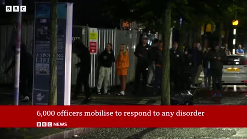 Thousands of UK police ready as rioters warned they will be dealt with quickly | BBC News