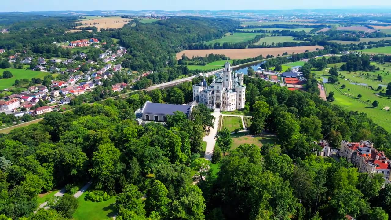 Enchanted Hluboka Castle, Czech Republic - A Day Trip Which Will Stay In Your Memory Forever