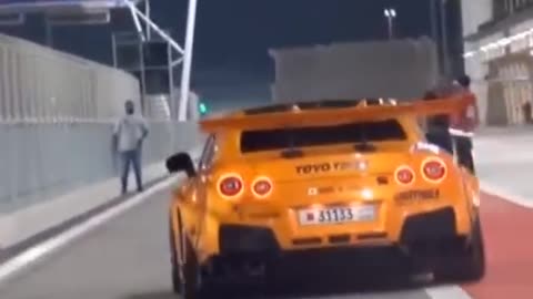 Yellow Nissan GTR doin the 2 step