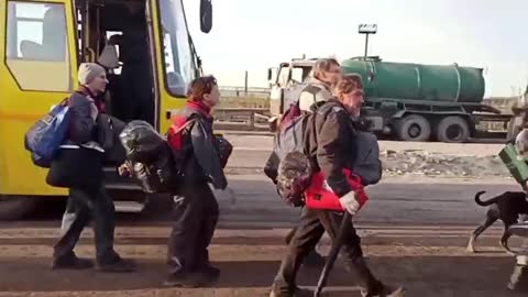 The moment of the evacuation of civilians from the Azov factory besieged by the Russian army