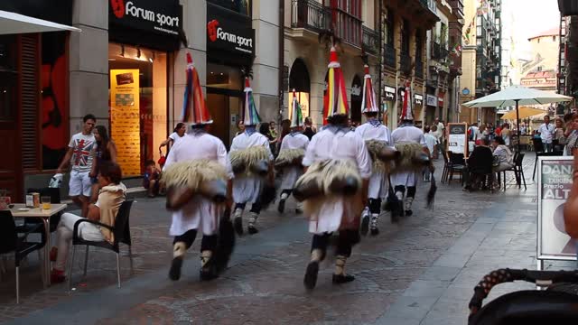 Adorable Show Of Paradise On The Street