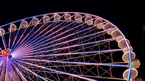 https://pixabay.com/fr/videos/grande-roue-juste-nuit-2122/