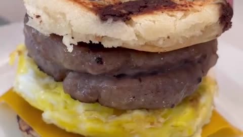 Cheese and Egg Beef Burgers