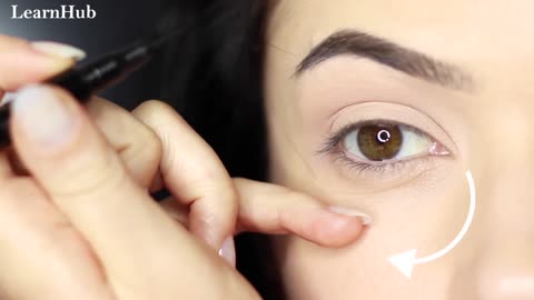 Beginner Eyeliner Makeup Tutorial - How to apply Eyeliner