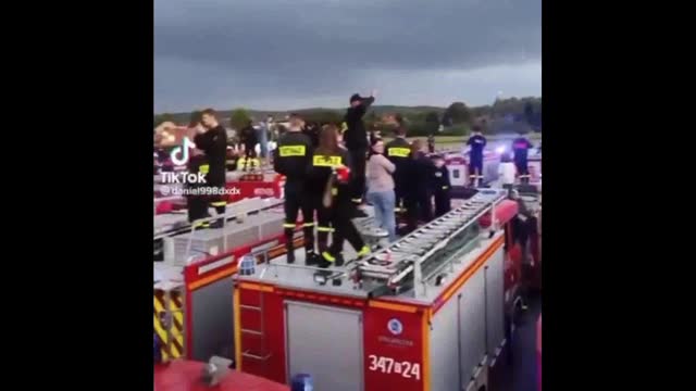 Firefighters join farmers in Holland