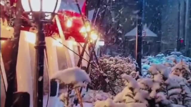 Enjoy the romantic snow scenery in Edinburgh