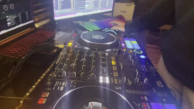 Very new to DJ