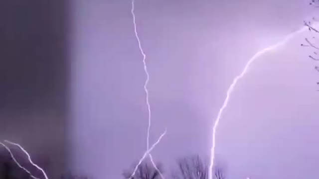The amazing scene in Kansas, watching the world together