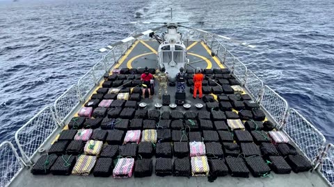 Mexican navy seizes tons of drugs in high speed pursuit