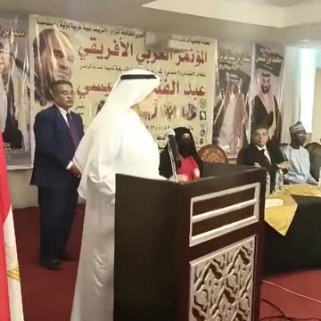 תיעוד מזווית נוספת מהדרמה במצרים: שגריר סעודיה במצרים התמוטט ומת במהלך נאום שנשא