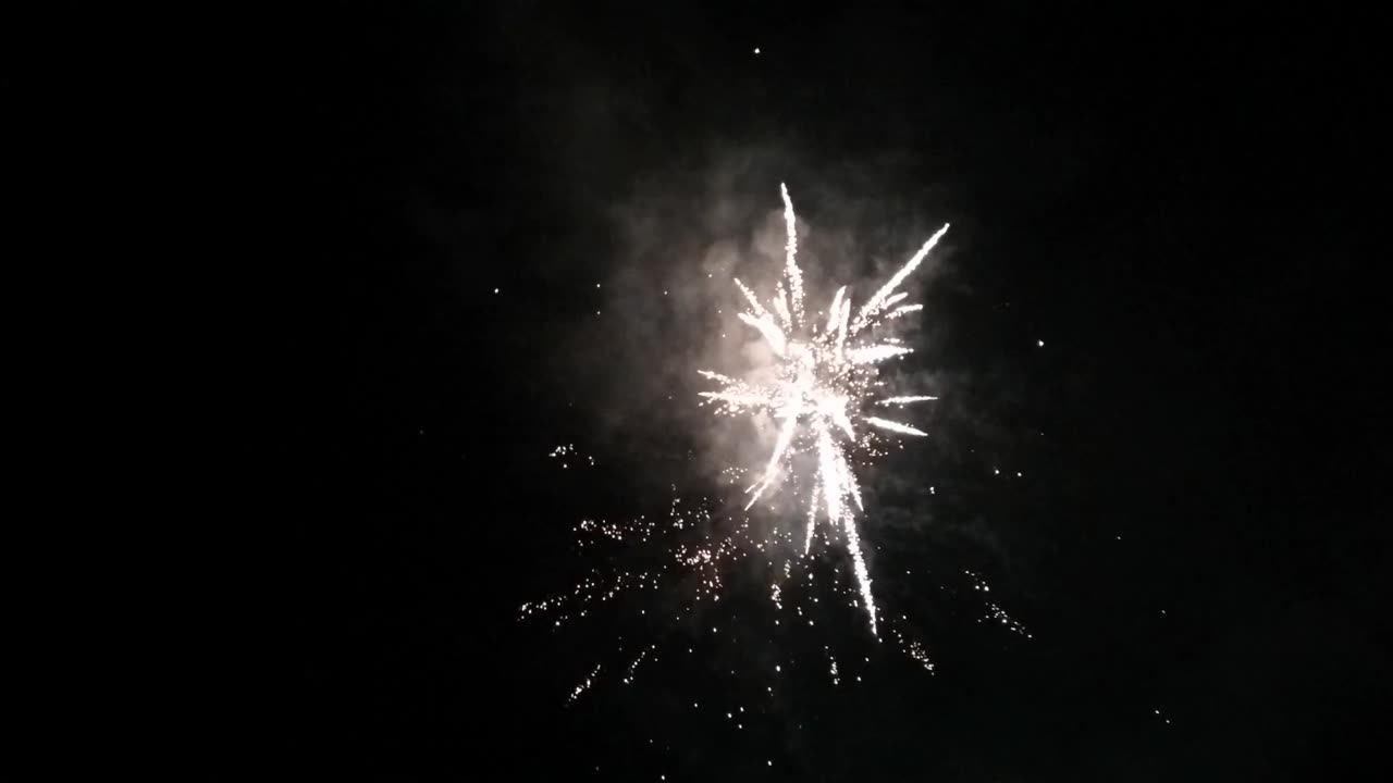 Ilotulitus - Joulukadun avajaiset Saarijärvellä 23.11.2024