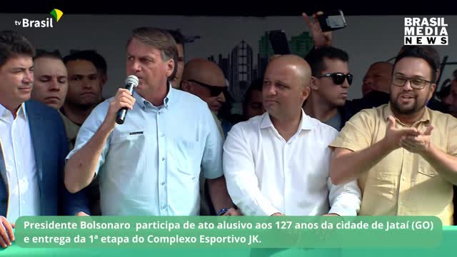 Presidente Jair Bolsonaro participa de ato alusivo aos 127 anos da cidade de Jataí (GO).