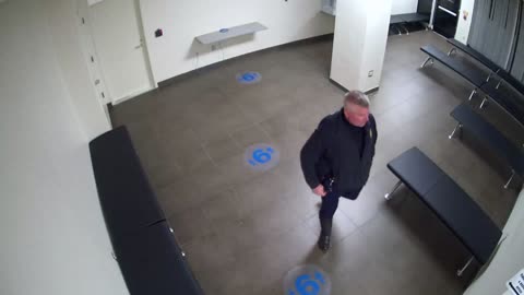 8030FCOB01128BadgingWaitingArea_2021-01-06_21h00min01s277ms.mp4