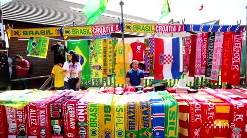 Brazilski i hrvatski navijači pred stadionom u Liverpoolu