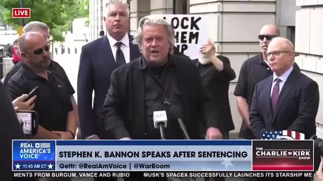 👊🏻 Steve Bannon 👊🏻